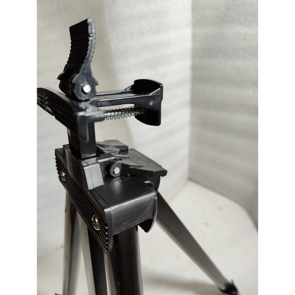 Camera Tripod With Spring Will Extend Up To 5 Ft 734